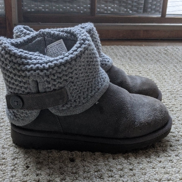 UGGs Size 4 - Picture 6 of 6